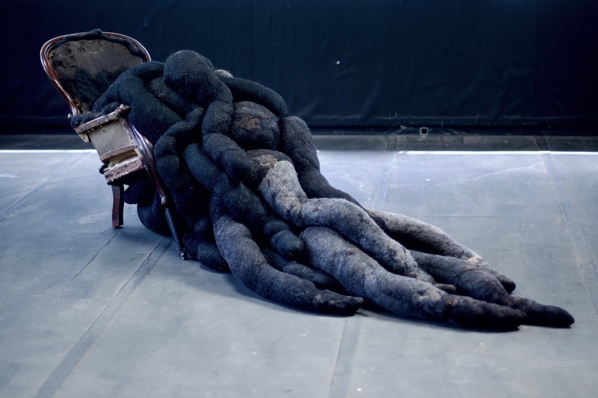 Introducing Nicola Turner, one of seam collective's newest members! Nicola makes site specific work with wool, horsehair and coir to create large sculptural installations. 

Read more about Nicola and her work &gt; seamcollective.org/2023/06/15/int…

#textiles