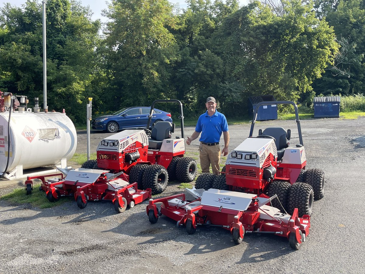 beldog41's tweet photo. @gtudor66 can get his trim work done in no time now!   New 4520P’s and Contours. Thank you sir.  @GrasslandCorp 
@ventrac https://t.co/0EbLFXvsyn