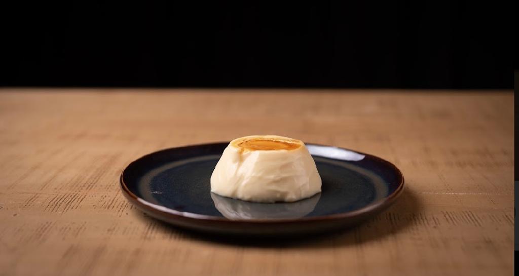 RteCasaPacheco's tweet photo. Si has tenido un mal día, seguro que nuestro flan elaborado con leche fresca de vaca y huevo de gallina de campo te soluciona todos los males
#solguiarepsol ☀️ #casapacheco #elcampoesnuestradespensa https://t.co/kRMQdB7wNB