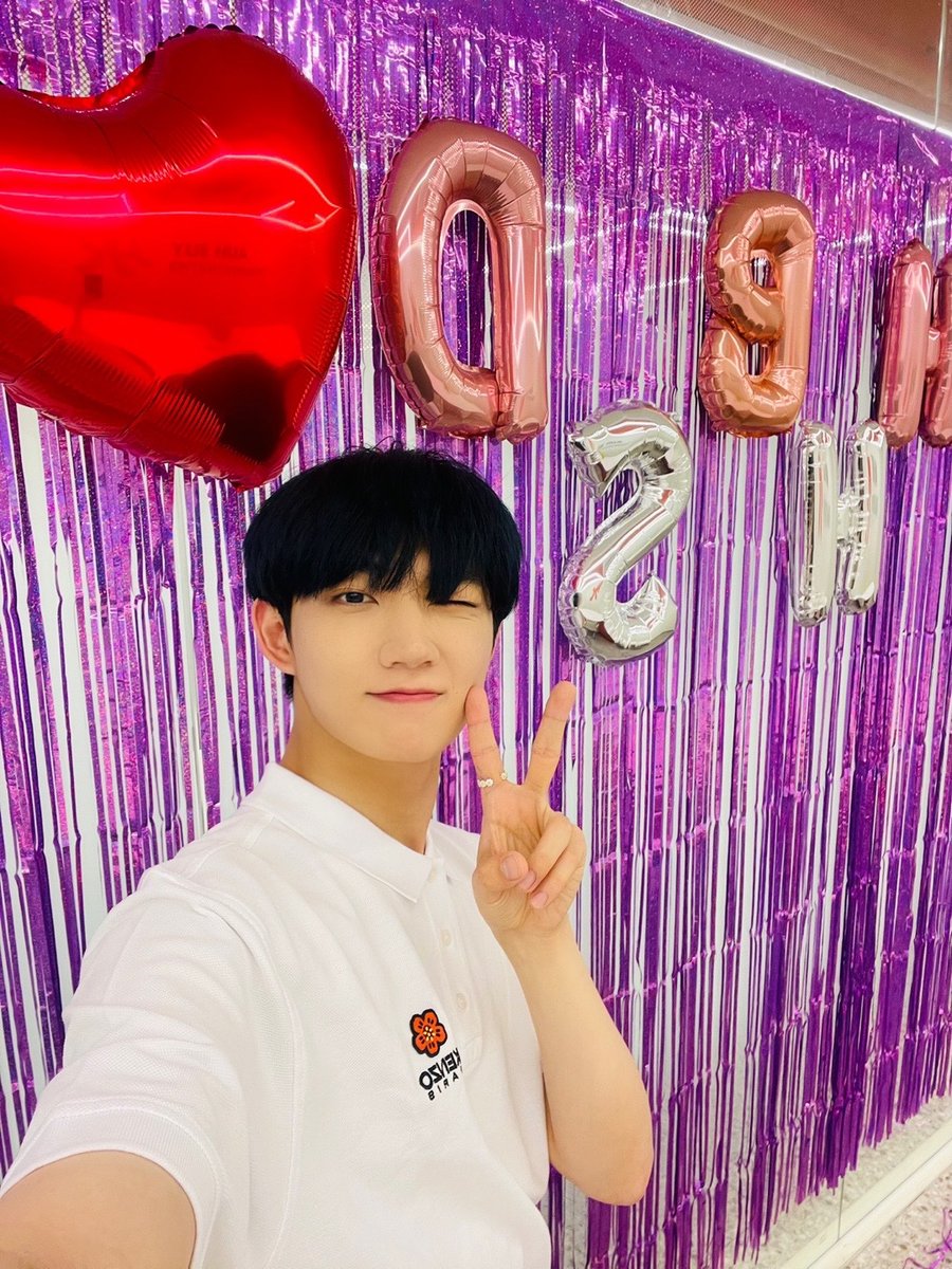 TPST_twt's tweet photo. [#형섭] 모두모두 행복한 형섭데이~🩵🫶🏻
iE 제일 고마워 정말~~ https://t.co/jEZ5q46jvO