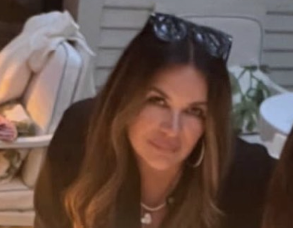 BritneyTheStan's tweet photo. BREAKING: "Boss girl" Lou Taylor has still not sat down for her deposition. #JusticeForBritney https://t.co/8MXXuwlh6P