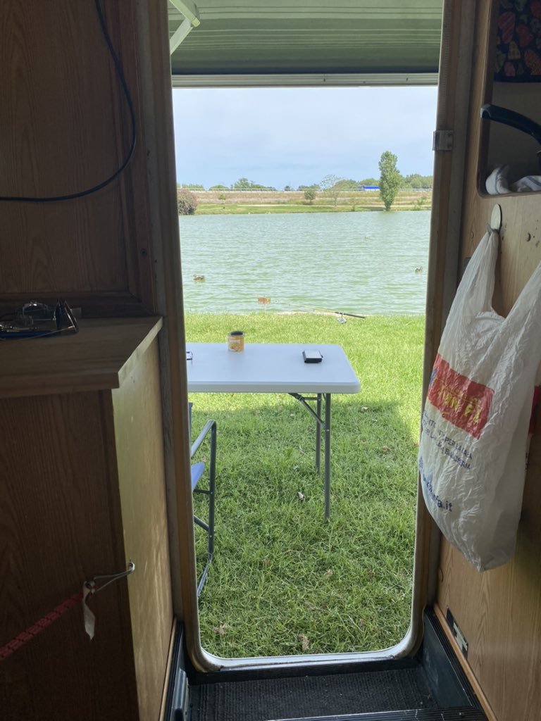 又开着camper来钓鱼了。😉😉😉😉