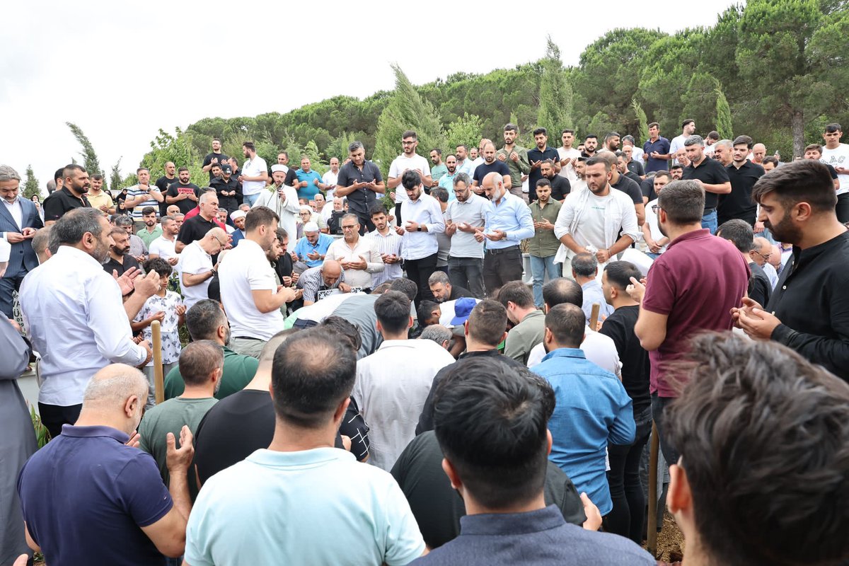 syigitoglu18's tweet photo. İlçe Başkan Yardımcımız Erdal Uçar kardeşimin Hakk'ın rahmetine kavuşan eşi merhume Melek Uçar’ı öğle namazına müteakiben dualarla son yolculuğuna uğurladık.

Rabbim, merhumenin taksiratını hasenata tebdil eylesin, kederli ailesine ve yakınlarına sabırlar versin. 

Mekanı cennet olsun.