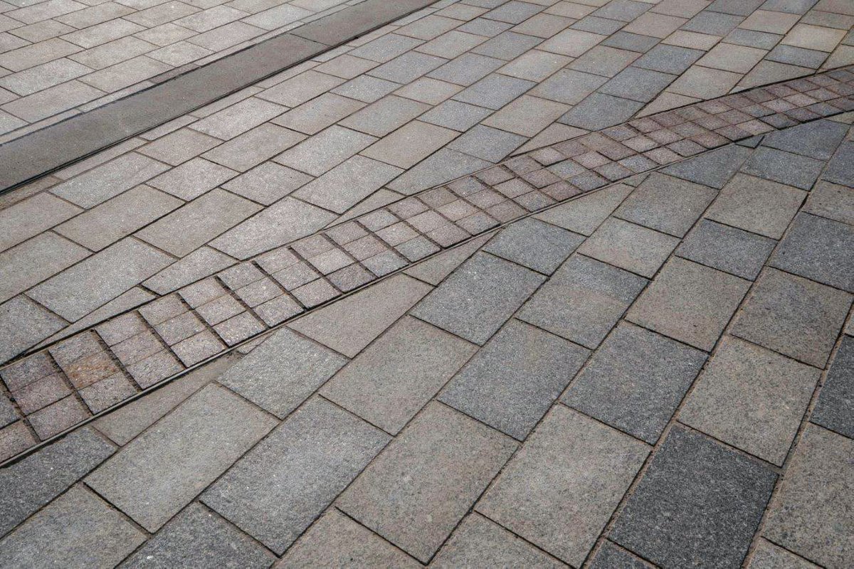 Hardscape_ENG's tweet photo. Kellen Lavaro Wit and Grijs Zwart paving and Newgrange concrete silver and black paving.
🏴
Landscape Architects: @WA_LLP
Paving Contractor: @balfourbeatty
🏴
#bioquarteredinburgh #regeneration #granite #paving #kellen #lavaro #newgrange #concrete https://t.co/89rRxH7O2n