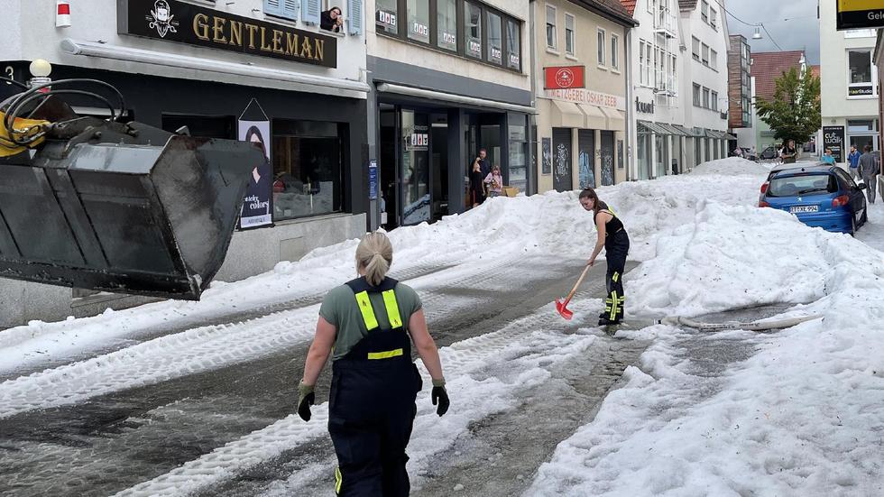 5ardu8's tweet photo. En Allemagne (Reutlingen)
En plein mois d'août 
Les climatosceptiques en PLS 🥲
#Climat #ClimateAction #ClimateScam #ClimateEmergency https://t.co/ZLjXV85b8v