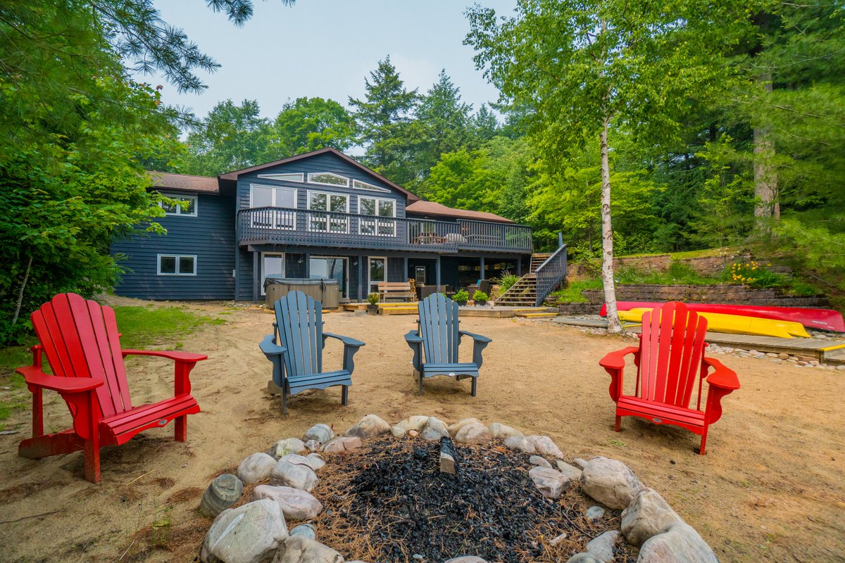 OntCottRent's tweet photo. Discover Beachscapes. This gorgeous offering on the shores of Otter Lake in the small town of Dorset, ON offers a beautiful sandy beach with shallow water entry. Now accepting bookings for 2024. Book your lakeside escape with Ontario Cottage Rentals today.

#myOCRvacation https://t.co/Z8VCJh9ApU