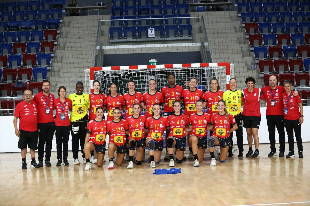 🤩 ¡¡𝑺𝑶𝑴𝑶𝑺 𝑺𝑬𝑴𝑰𝑭𝑰𝑵𝑨𝑳𝑰𝑺𝑻𝑨𝑺!!

✅ El triunfo de hoy de las #GuerrerasJuveniles nos garantiza un puesto en las 'semis' del #EHFChampionship2023

🙌 ¡¡Nuestras chicas están que se salen!!

#Balonmano #FollowTheFuture #SheLovesHandball
