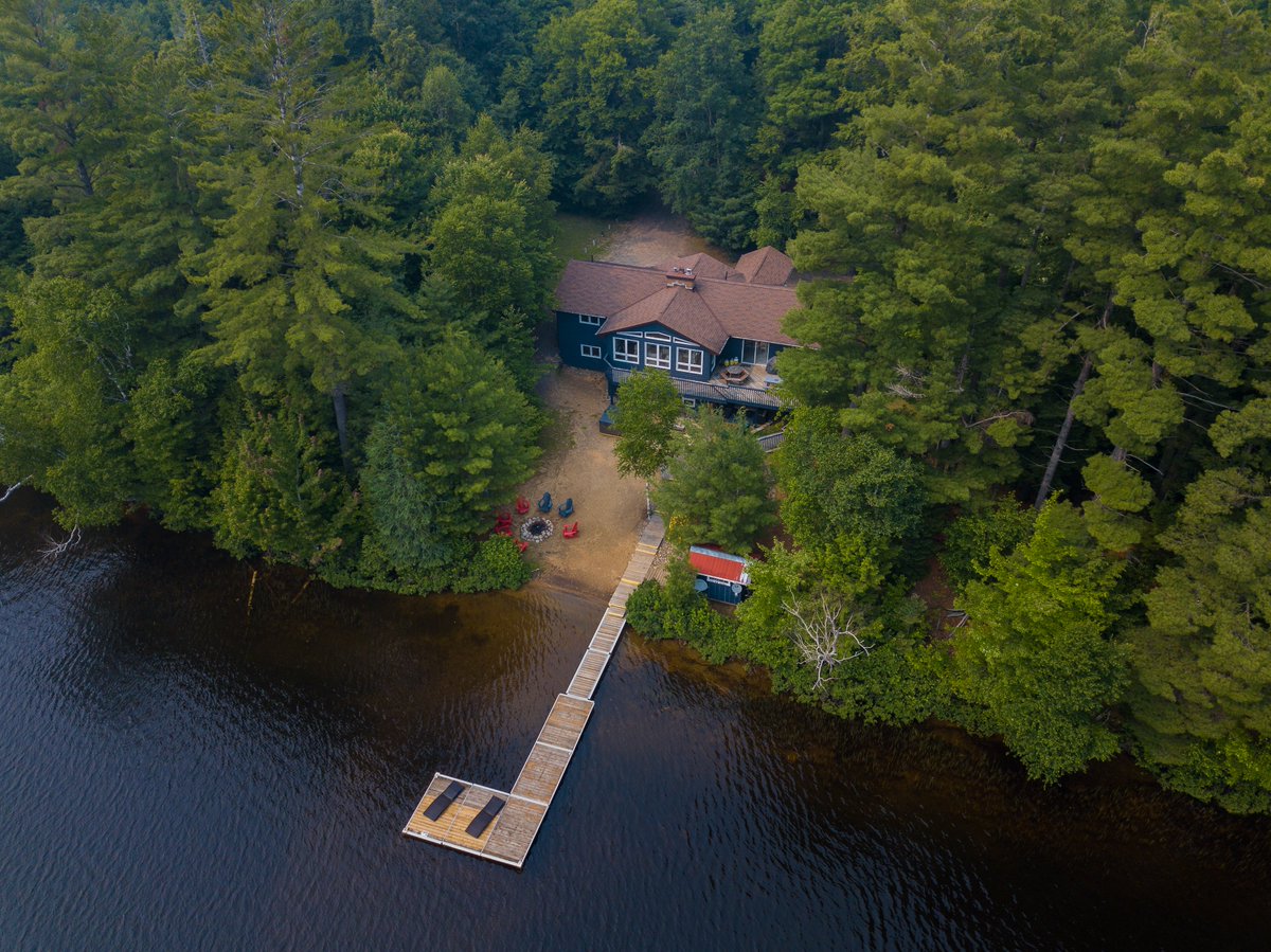 OntCottRent's tweet photo. Discover Beachscapes. This gorgeous offering on the shores of Otter Lake in the small town of Dorset, ON offers a beautiful sandy beach with shallow water entry. Now accepting bookings for 2024. Book your lakeside escape with Ontario Cottage Rentals today.

#myOCRvacation https://t.co/Z8VCJh9ApU