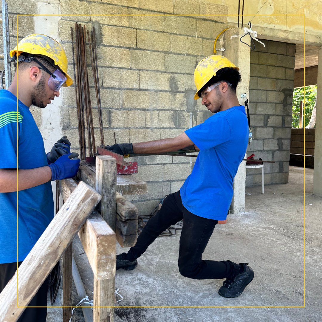 UDelawareELI's tweet photo. #StudentsLife
⠀
🆒Our Saudi students recently spent a week in Puerto Rico, building more hurricane-resistant houses in a community where the existing houses are highly vulnerable to storms.
⠀
🆗Read more about this unique ELI students' experience via bio link. https://t.co/T4kRBnMruP