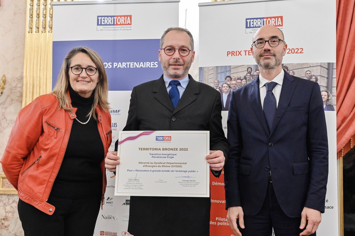 ObsTerritoria's tweet photo. 📽 Le TERRITORIA de la semaine !
Zoom sur @SYDERhone, lauréat Bronze 2022 pour "#Rénovation à grande échelle de l’#éclairagepublic", dans le domaine #transitionénergétique parrainé par @ENGIE !
Ensemble, essaimons l'innovation !💡
@PrigentGilles @ThierryRaevel @MalikHechaichi https://t.co/UYiQjXW4D5