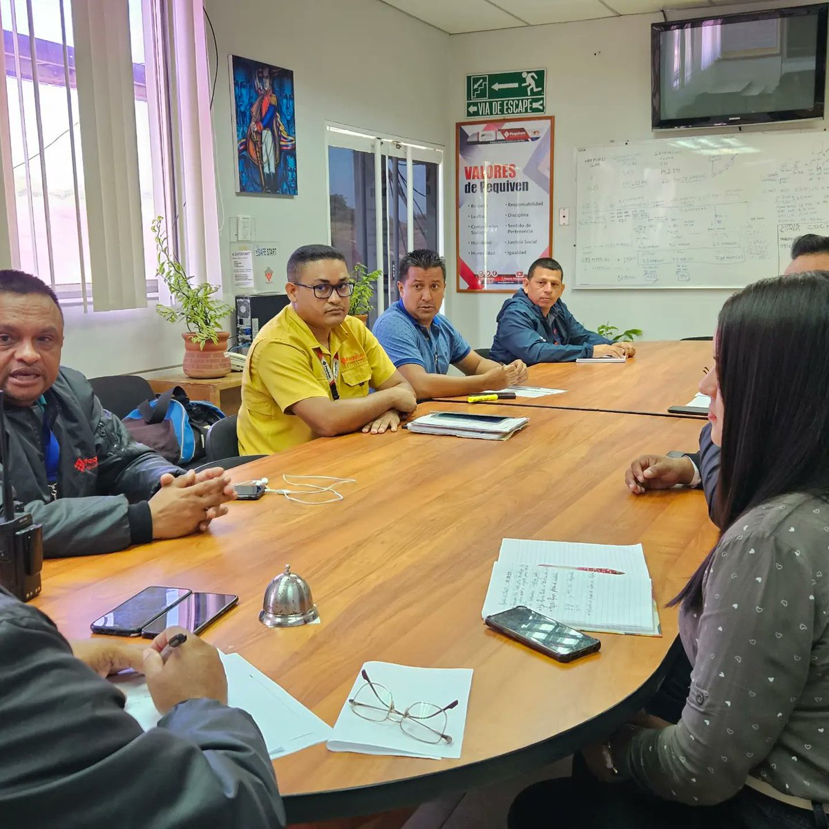 PequivenAMC's tweet photo. ✅️Equipo multidisciplinario del #CPAMC sostuvo reunión para coordinar suministro de vapor a la planta LGN II, a fin de verificar e iniciar la puesta en servicio de la plantas, siguiendo lineamientos de @NicolasMaduro y @TellecheaRuiz

@PrensaPequiven https://t.co/R0tmOUH4Wp
