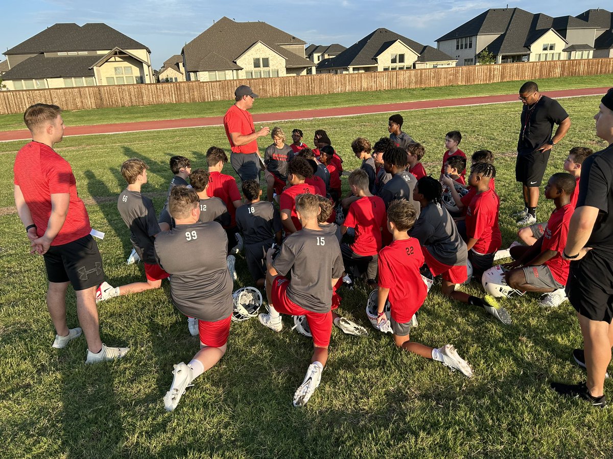 1st practice in program history in the books for <a href="/RWilkinsonMS/">Wilkinson Middle School</a>!! The Bulldogs are building! Bright future on the CREEK SIDE!!