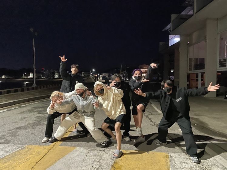 2000JYP's tweet photo. lmfao drunk skzitzy 😭😭 https://t.co/f62TVoMqCo