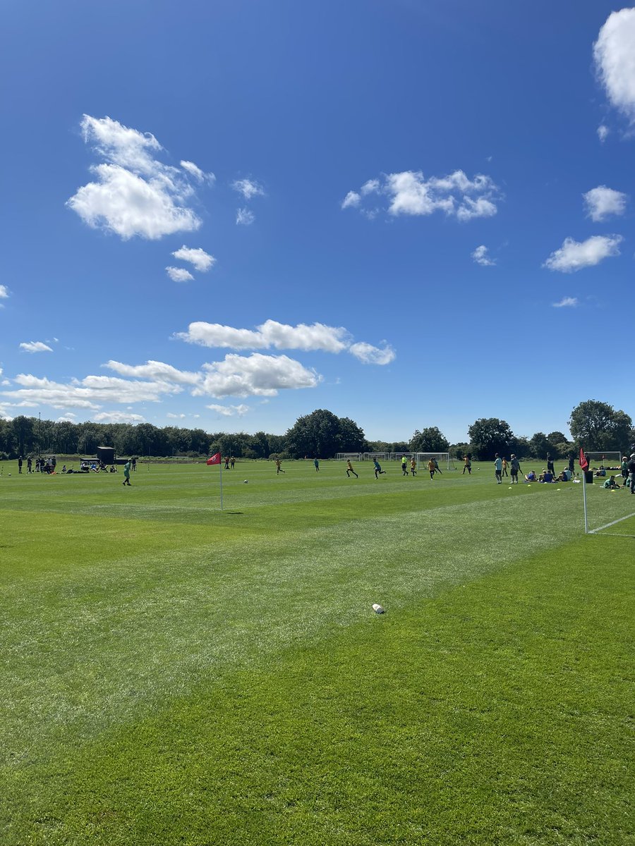 BristolCityAcad's tweet photo. A scorching day at the HPC for our U12 In & Out of balance tournament! 🥵☀️

We welcome Newport County, Martock Rovers & Bristol Inner City for an afternoon of competition football!⚽️ 

Who will get their hands on the trophy? 🏆

#ItsWellHot ⚪️🔴 
@Martock_Rovers @bristolicadc @youth_county