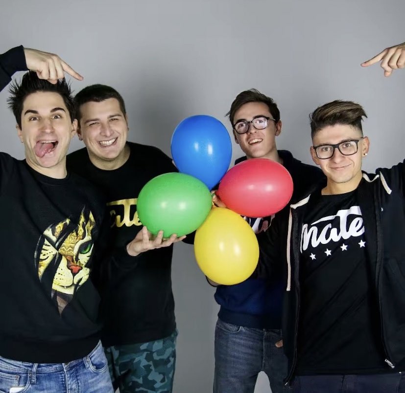 starboyitalian's tweet photo. fanculo le generazioni di oggi,io sono cresciuto grazie a loro https://t.co/3XZ6sR0PEx
