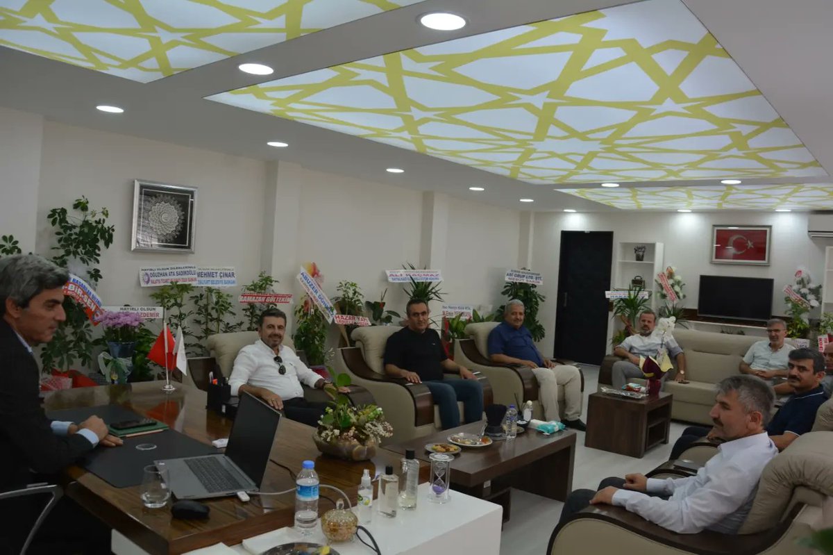 hsoylemez0244's tweet photo. İlimiz Millî Eğitim Müdürü olarak atanan Sn @behcet_bakir'ı ziyaret ettik.Zorlu süreçte yükünün ağır olduğunun farkındayız.Tüm paydaşlarların işbirliği ile sıkıntıların aşılabileceğinin bilinci ile üzerimize düşeni yapacağımızı belirterek hayırlı hizmetler diliyoruz
@MalatyaMem https://t.co/YWNWPklzlv