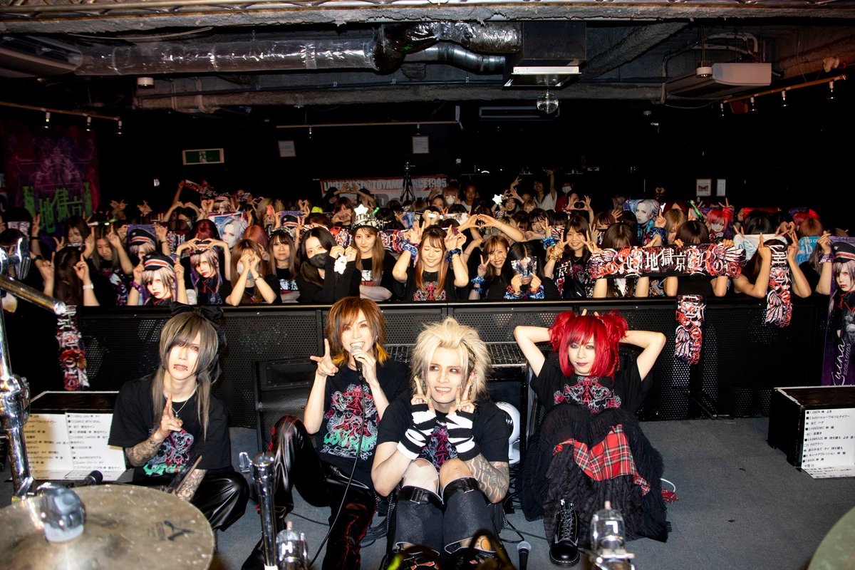 Royz_official's tweet photo. 富山公演お疲れ様でした！4年振りの公演でしたが、待っていてくれた皆様、かけつけてくれた皆様ありがとうございました👨‍👨‍👦‍👦✨思い入れのある会場に、今回のツアーで帰ってくるとこができて良かったです！次はセミファイナル仙台公演！よろしくお願いします🔥 https://t.co/jmKshgILaz
