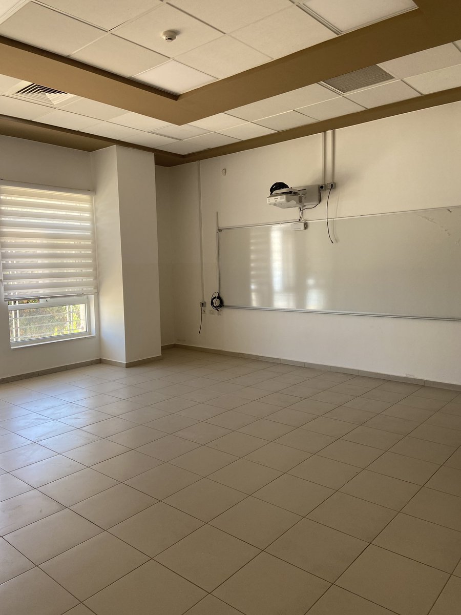 🎓📚 A quelques semaines de la rentrée scolaire, coup d'👀 sur le Lycée français de Ramallah. 

🔨 Les travaux s'achèvent et la nouvelle équipe enseignante attend avec impatience d'accueillir ses élèves !