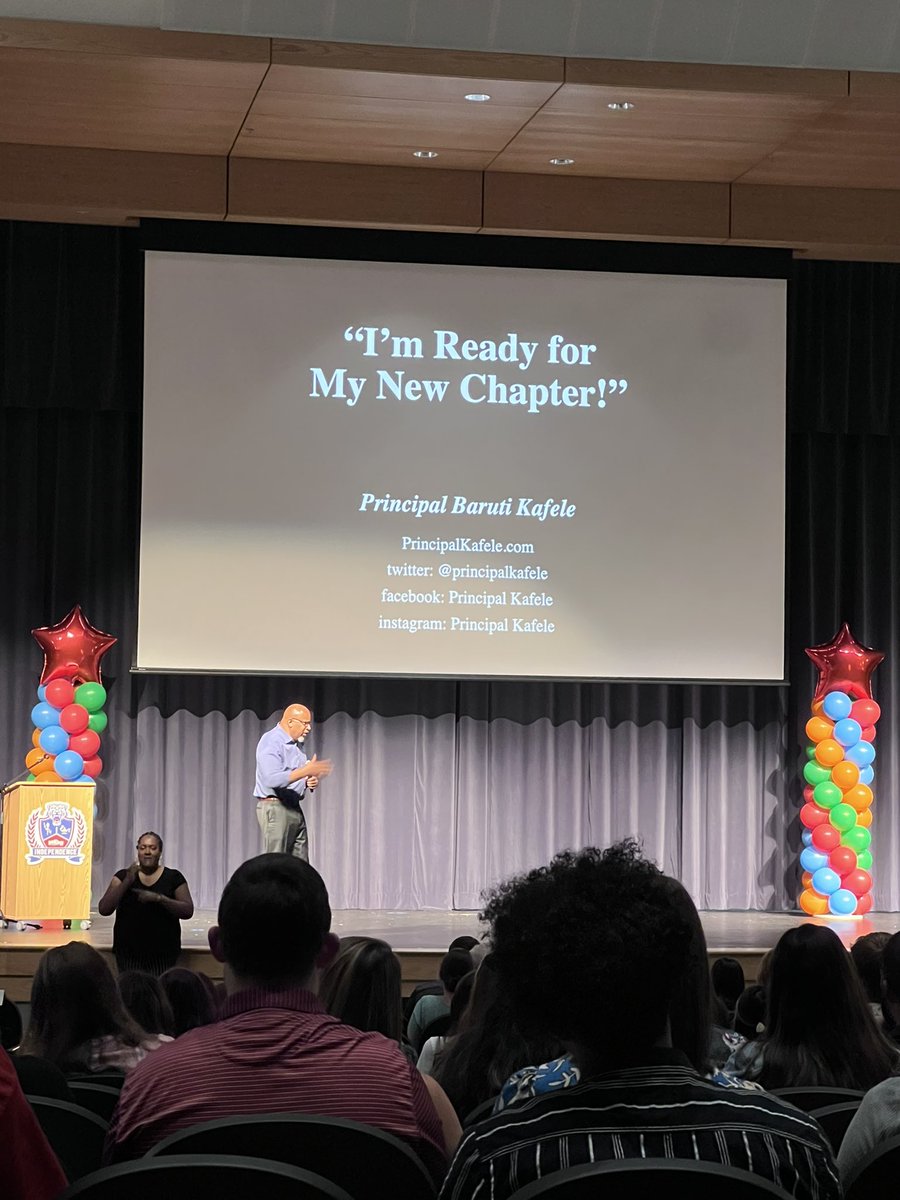 angeeceegee's tweet photo. The priority in teaching is developing relationships - a smile alone has a giant impact in your community.  @PrincipalKafele #LeadLoudoun @LCPSOfficial https://t.co/KObyNA7QSC