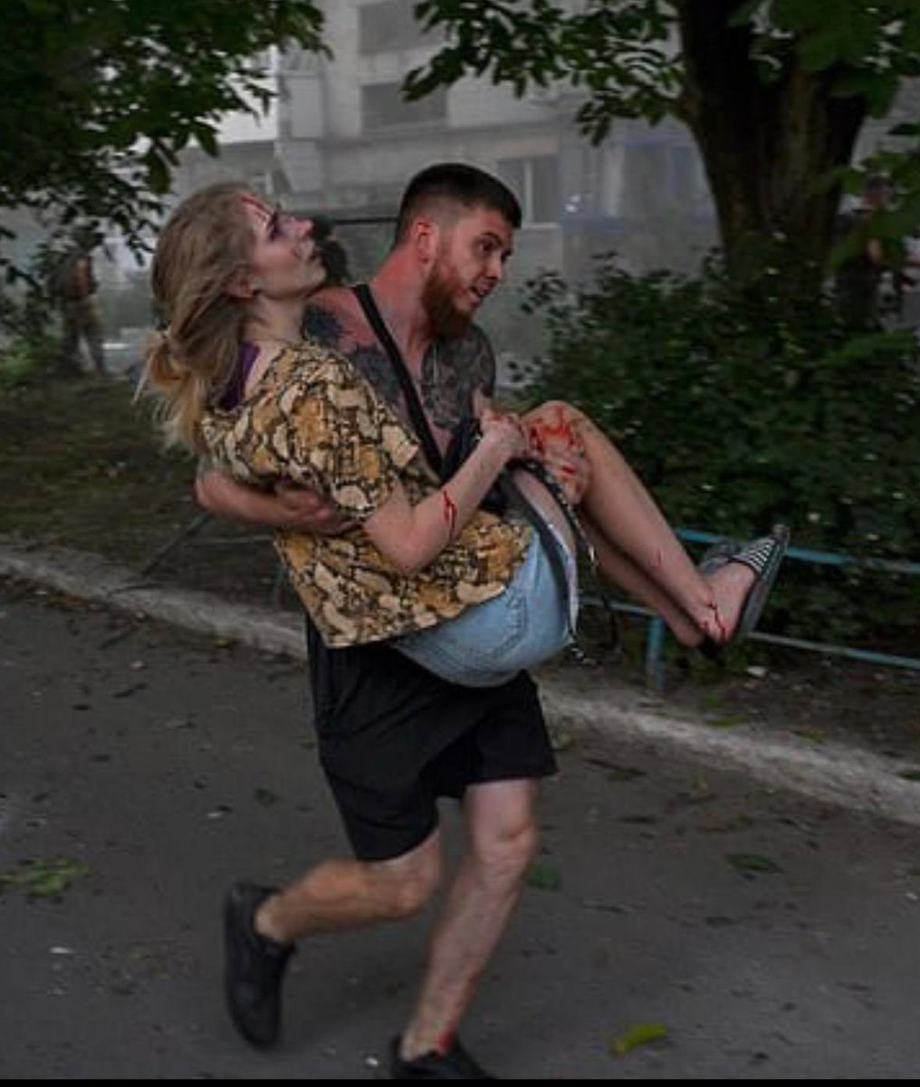 visegrad24's tweet photo. A man carrying his wounded girlfriend to safety after the Russian double tap missile strike against a residential building in Pokrovsk which killed 9 people and wounded 82. https://t.co/KhqWsrTzGN