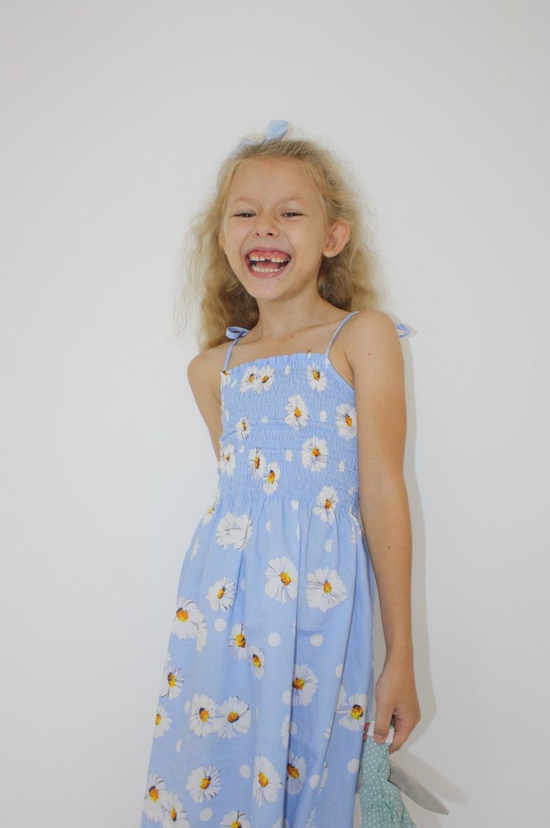 Como he prometido, hoy les presento este hermoso vestido de verano para niñas, diseñado por mí y hecho a mano con amor. #VestidoDeVerano #ModaInfantil  #VestidoDeAlgodón #EstiloÚnico #ModaVeraniega #RopaDeNiña #HechoConAmor #FashionLover #VeranoConEstilo #lariEklari