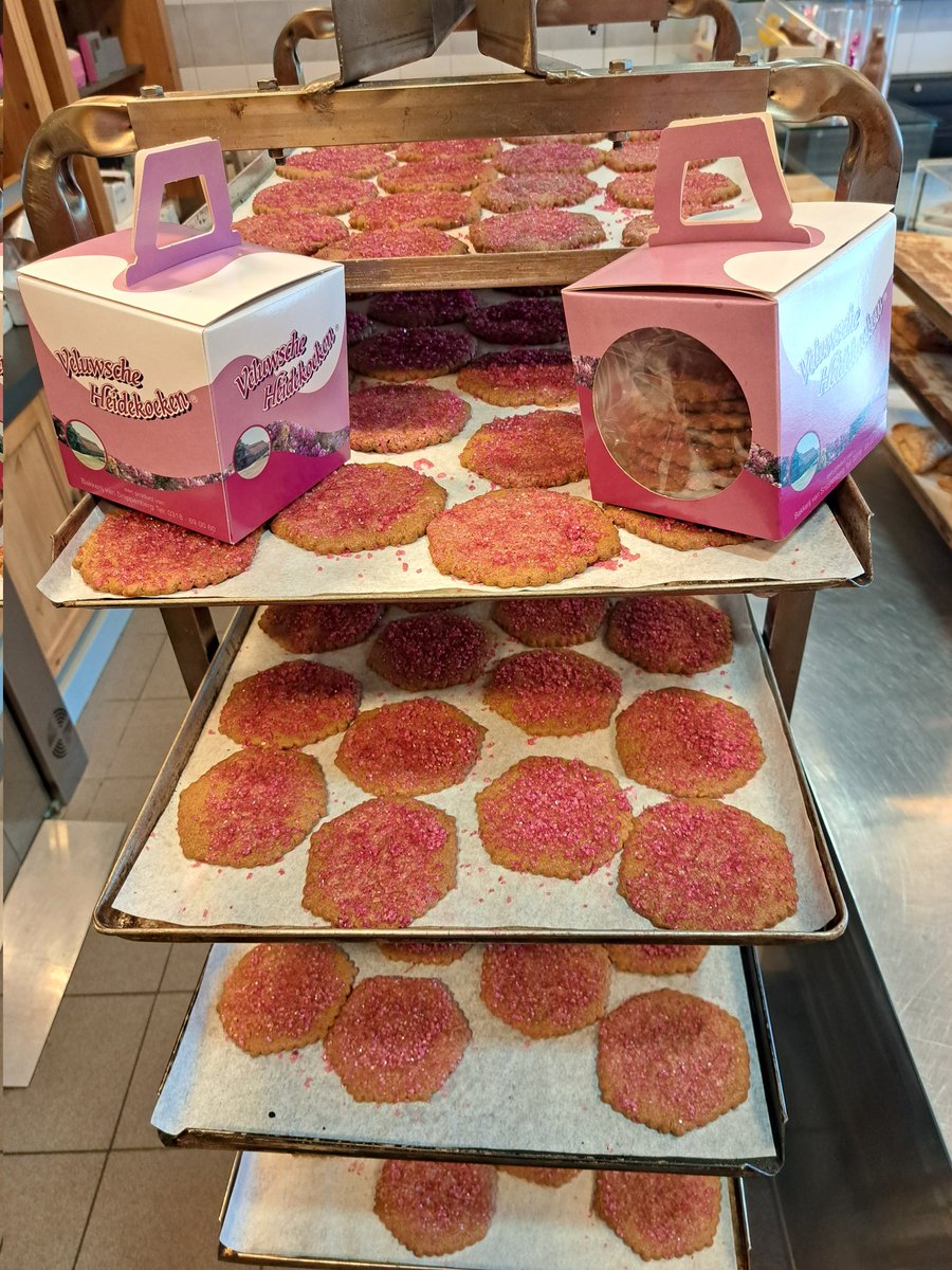 Bijna #Heideweek in Ede. Als je toch eens door je beeldscherm kon ruiken hoe heerlijk de #heidekoeken  vers gebakken ruiken😀. <a href="/GemeenteEde/">Gemeente Ede</a> <a href="/heideweek/">Heideweek</a>