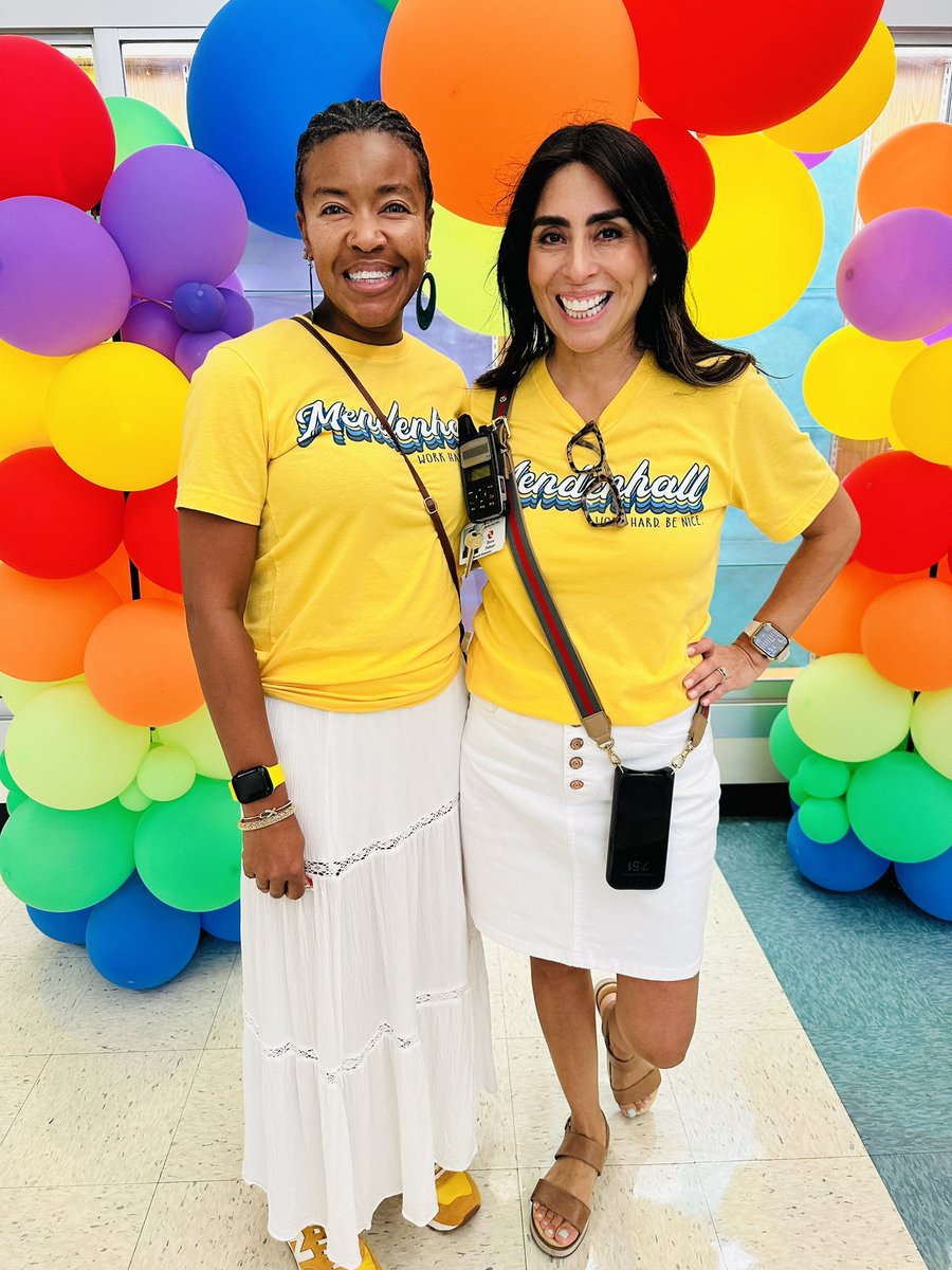 Mendenhall is ready!!! Happy first day, Team Awesome! <a href="/DoDeBoer1/">Dora DeB</a> <a href="/JanaPrince5/">Jana Prince</a> #LevelUpPlanoISD