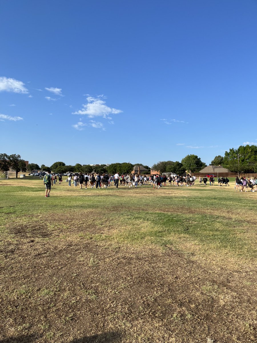 HV_Vikings's tweet photo. @hv_vikings supporting our 6th graders as they transition to ⁦@BMSBulldogs⁩. Grow and prosper Vikings!!  #LISDOne #lifeisgoodsthve #inspire https://t.co/K9pkYHDQVy