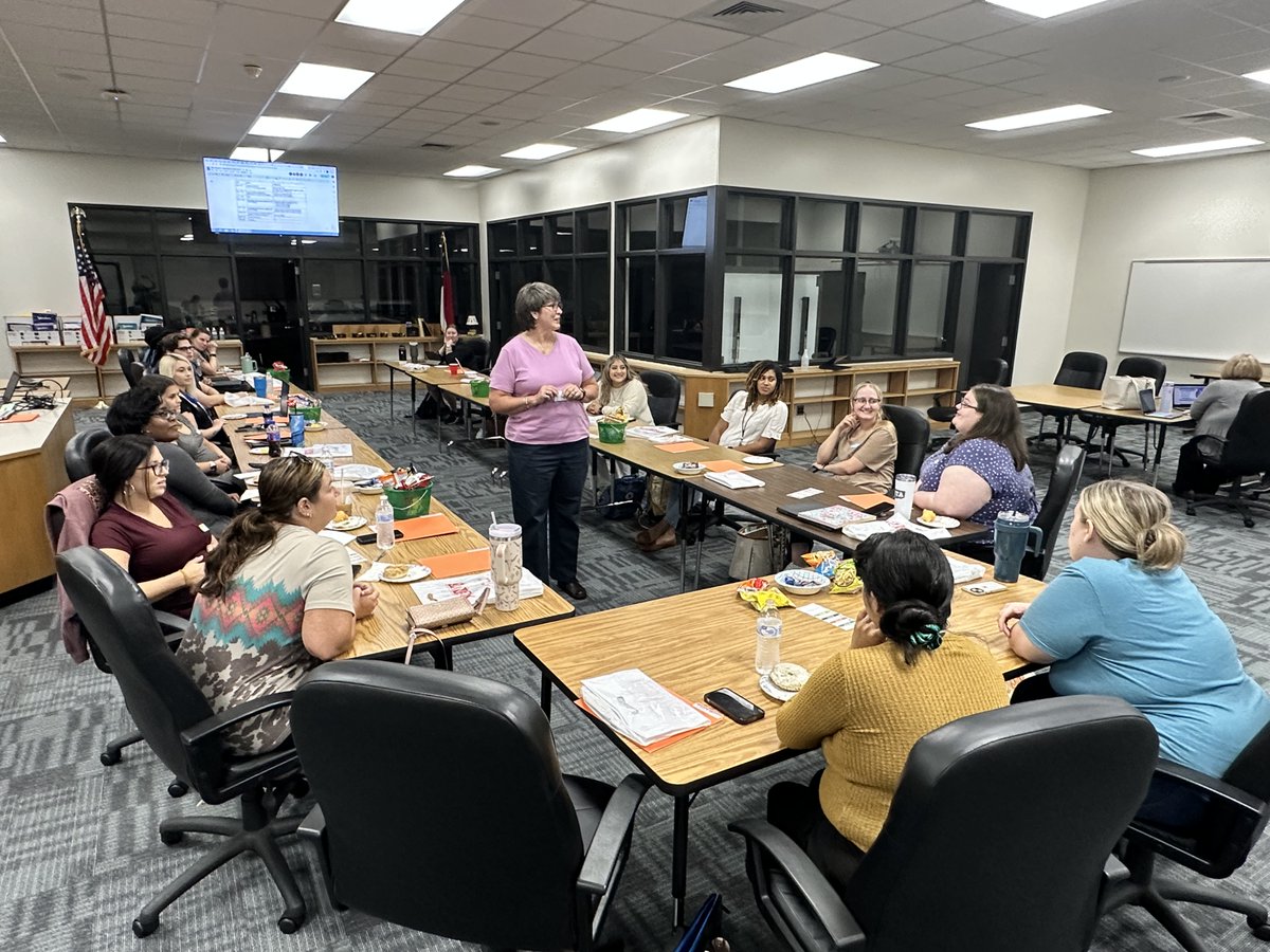 hickoryschools's tweet photo. Day 3 of new teacher orientation ✨ Our BT1s (beginning teachers in their 1st year) are soaking in the wisdom about HPS! 📚🍎 Super proud of these new educators and can't wait to witness their incredible growth this year! 🌱👩‍🏫 #NewTeachers #GrowingTogether #EducationJourney https://t.co/pLrNYABm7T