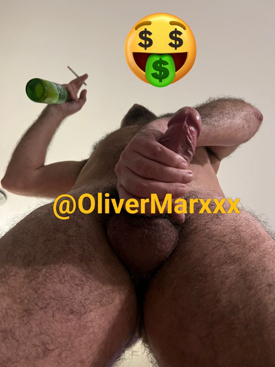 O puto do cliente quis registrar o ângulo da visão que ele tava tendo enquanto me servia...em seguida foi subindo com a língua... dando um trato nas minhas bolas/saco... até engolir minha pica toda...amo muito tudo isso!