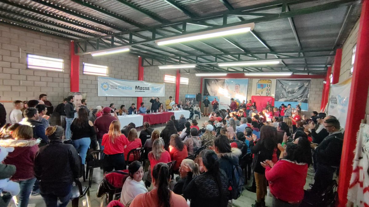 Nos visitaron  nuestros precandidatos a Diputados y Senadores quienes acompañan la fórmula de <a href="/SergioMassa/">Sergio Massa</a>, el candidato que mejor representa los intereses de la Prov. de La Rioja encabezada por nuestro Gdor <a href="/QuintelaRicardo/">Ricardo Quintela</a> 
<a href="/GabyPedrali/">Gaby Pedrali</a> <a href="/mluz_sc/">Luz Santangelo Carrizo</a> <a href="/JuanLunaCorzo/">Juan Luna Corzo</a> <a href="/jfrejal/">Fernando Rejal</a>