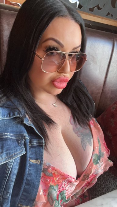 Ladies that lunch are out for drinks in #spoons in the Iron Duke Wellington  table 38 who&rsquo;s sending us<a href="/tag/spoons"class="tags">#spoons</a>