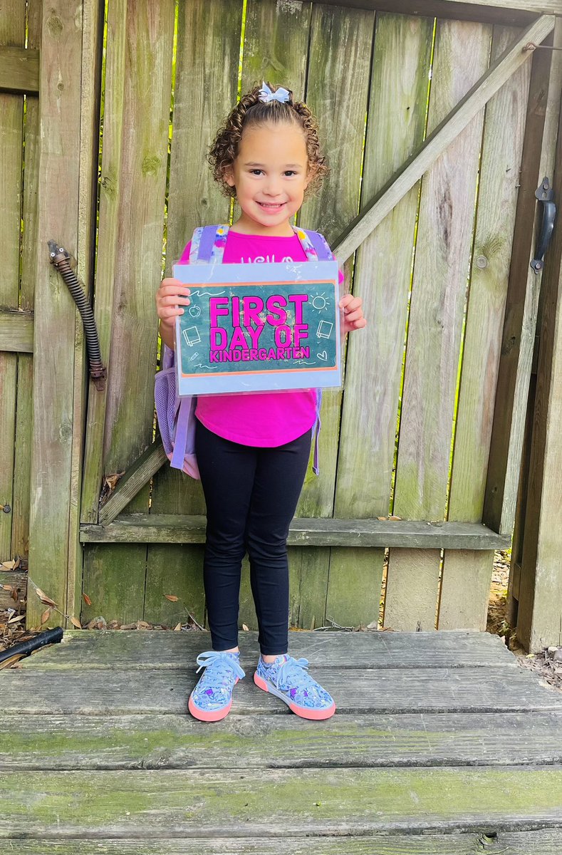 kunkle18's tweet photo. The day is here! Little P is off to Kindergarten and we couldnโt be more excited for her! โค๏ธ#timeisflyingby https://t.co/aL9MvwR8kW
