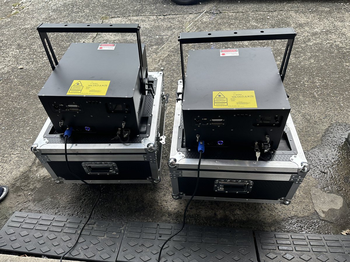 noritetu23's tweet photo. RGB 30w レーザー4台目来ました。
どこよりもお安くレンタル開始。
#RGB #レーザー #DMX #ILDA #Fes ＃イベント #ステージ #舞台照明 https://t.co/3inyXHF7rH