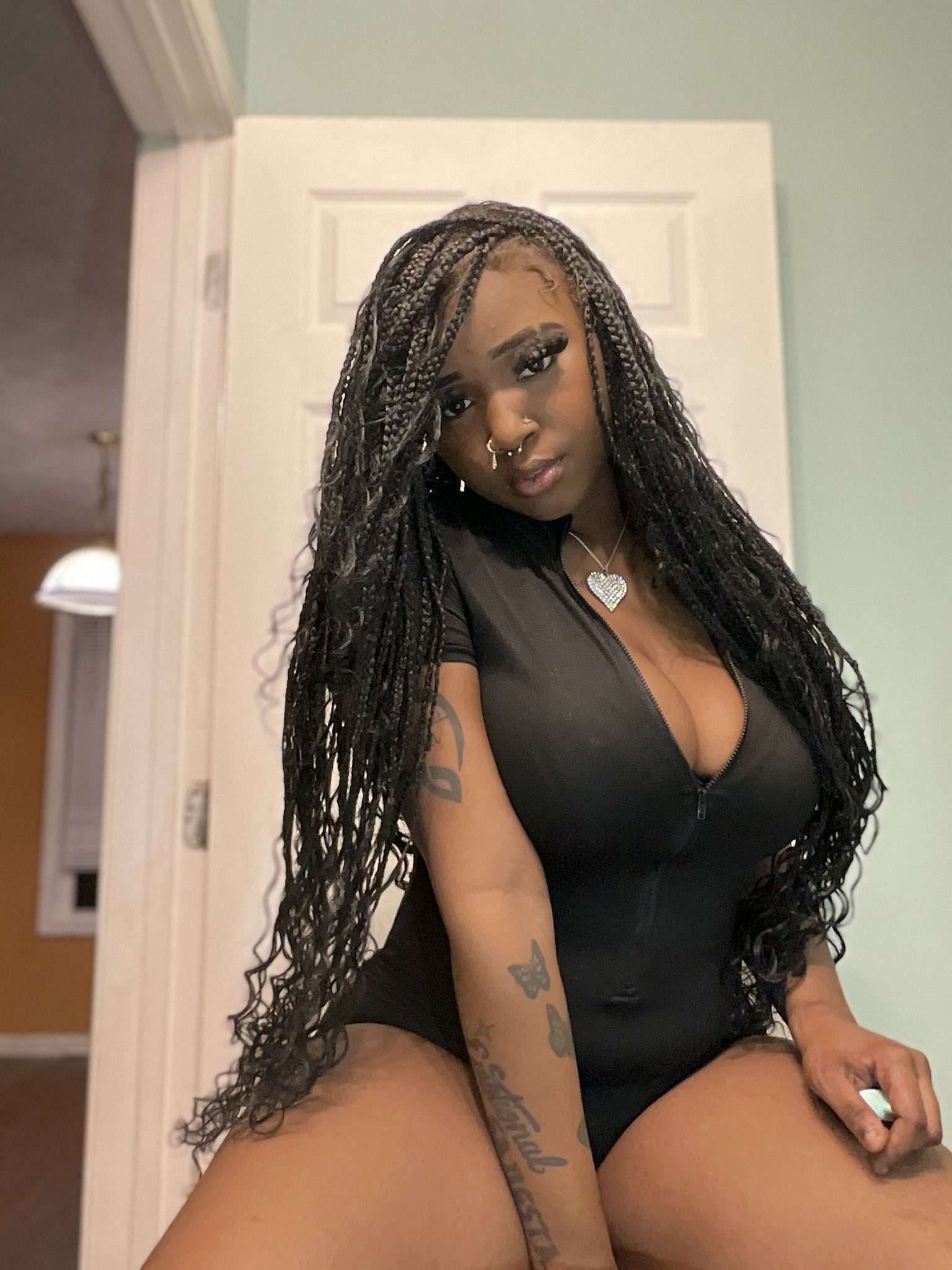 4 pic. Chocolate Twinkie 🧁🤍 https://t.co/0O193V5UeK