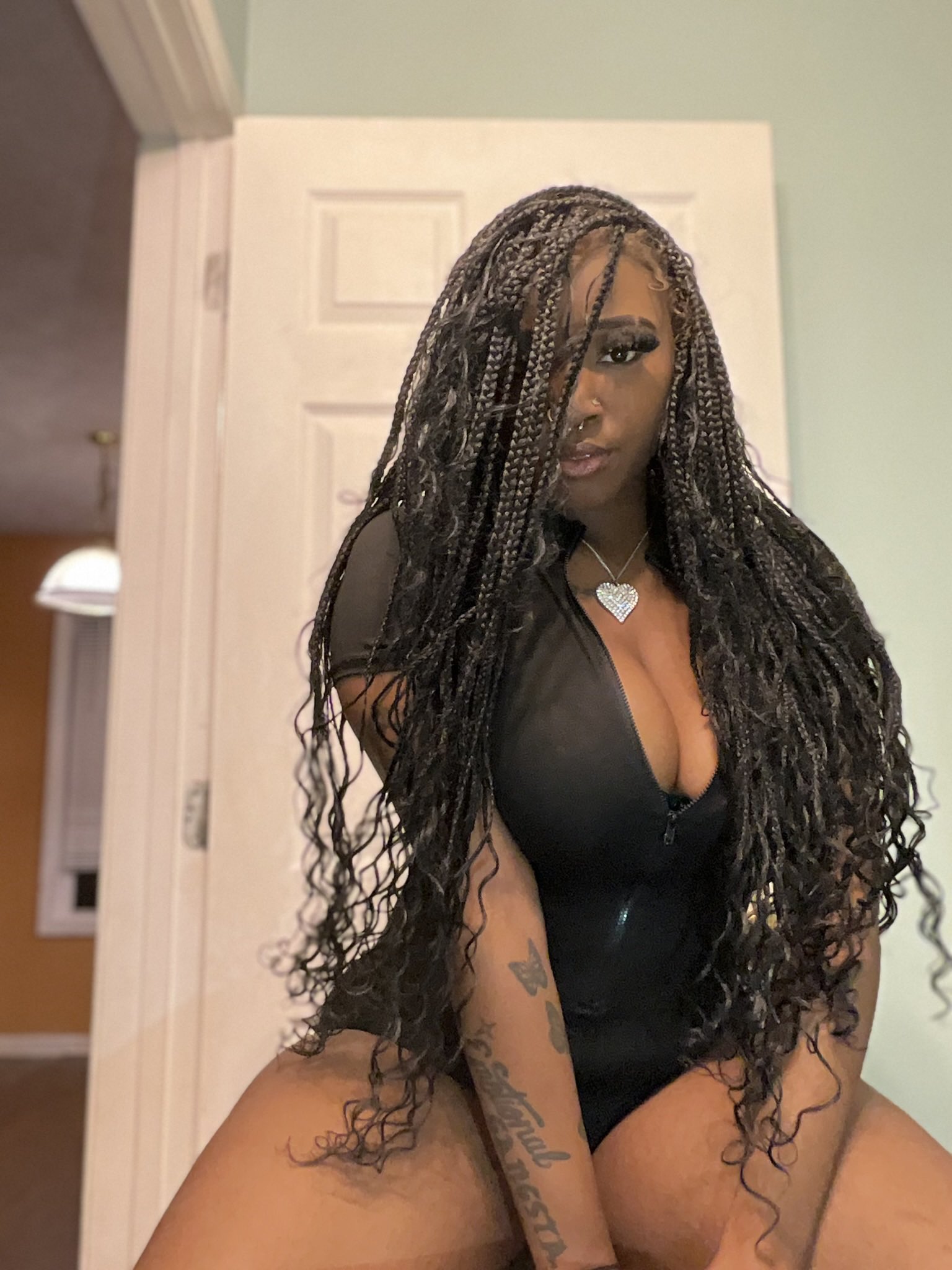 2 pic. Chocolate Twinkie 🧁🤍 https://t.co/0O193V5UeK