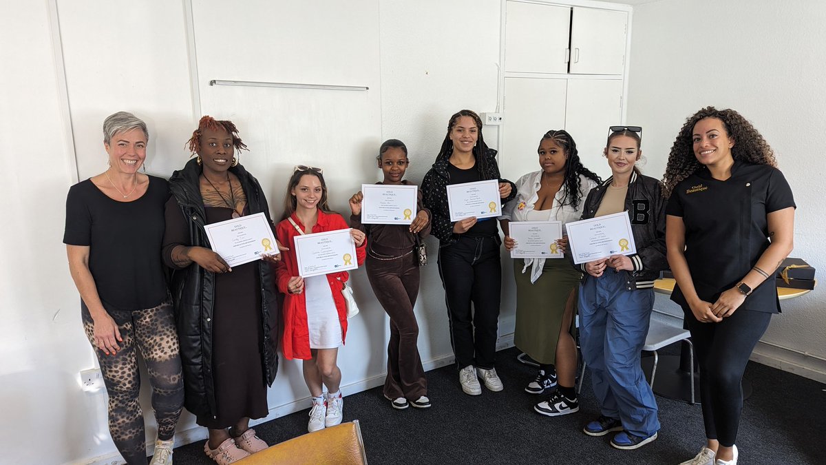 CarneyCommunity's tweet photo. Big congratulations to our group of #lashtechnicians who today passed their individual #lash course delivered by @goldbeautique and funded &amp; organised by @aimhighproject.  
At least one of them has already been offered a job in a #salon following them completing the course https://t.co/BWyTd4c7Iz