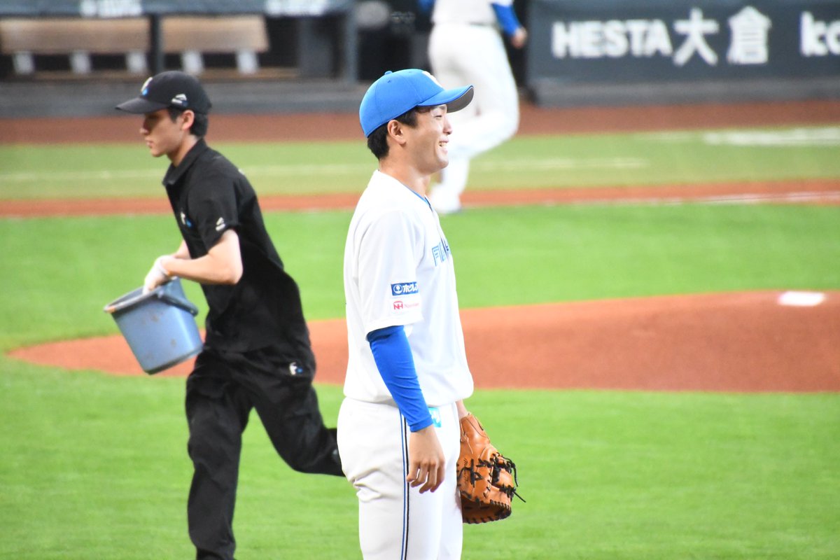 SUMINAFHERO61's tweet photo. #2023年08月09日
#loveFighters
#郡司裕也
#加藤豪将
 #sec116
#３列目

ファースト練習中 https://t.co/h8lBQcWEdK