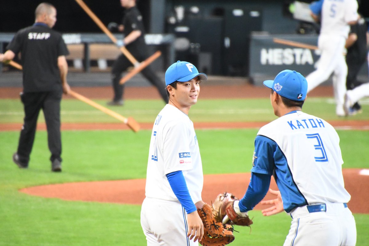 SUMINAFHERO61's tweet photo. #2023年08月09日
#loveFighters
#郡司裕也
#加藤豪将
 #sec116
#３列目

ファースト練習中 https://t.co/h8lBQcWEdK