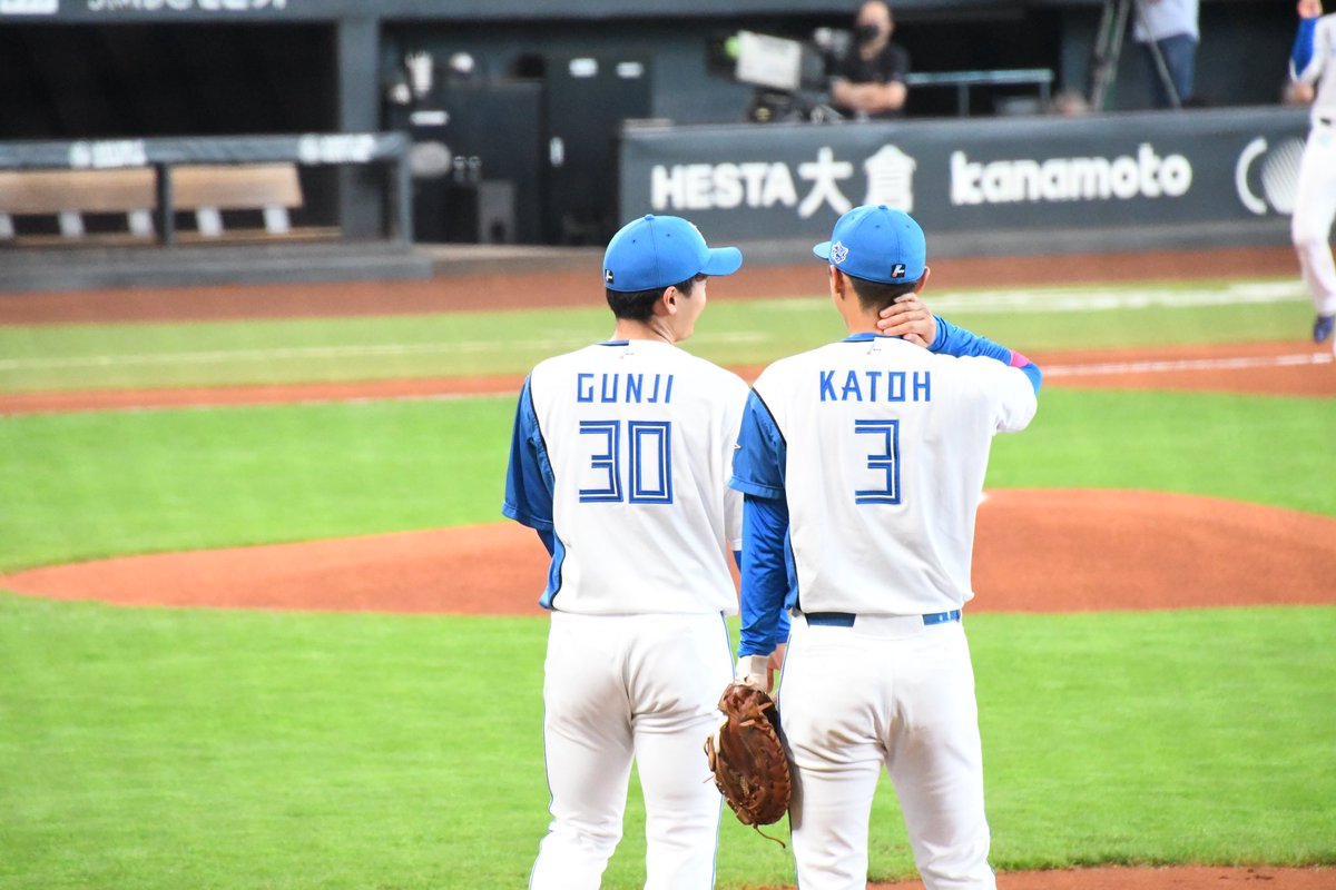 SUMINAFHERO61's tweet photo. #2023年08月09日
#loveFighters
#郡司裕也
#加藤豪将
 #sec116
#３列目

ファースト練習中 https://t.co/h8lBQcWEdK