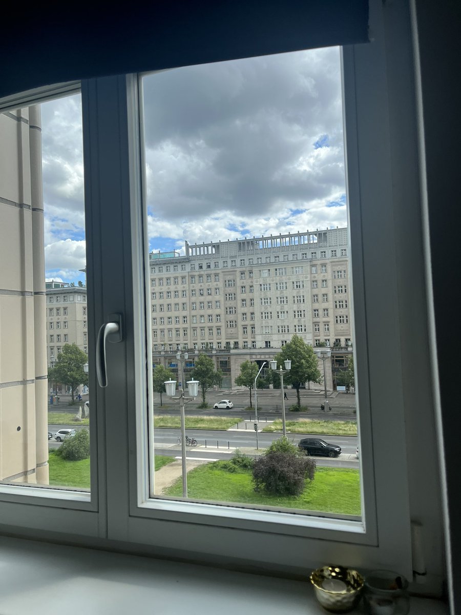 CamiMiethig's tweet photo. #NadieDiceNada Berlin 🫶🏻, en frente grabaron Queen’s Gambit y recientemente Juegos del Hambre. 💕 https://t.co/mWHF4RtrlB