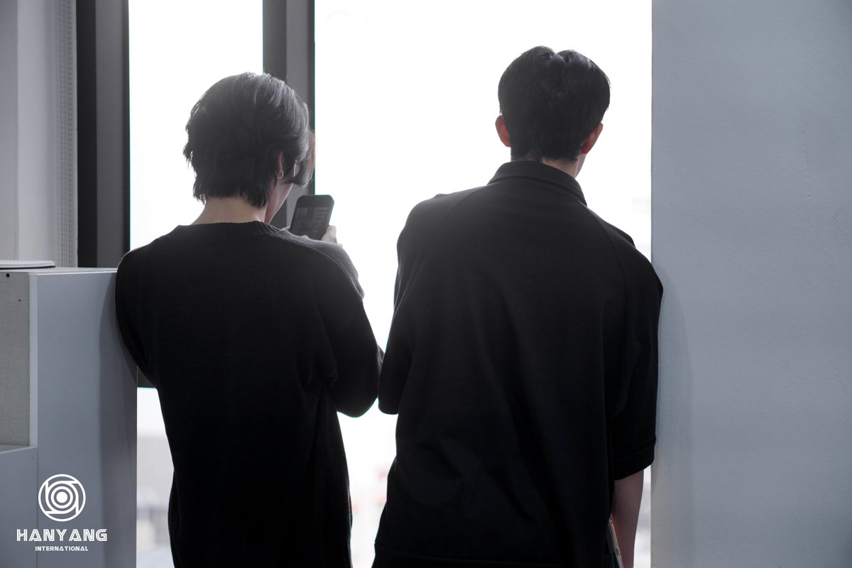 blcommunity_int's tweet photo. When you're one or two steps away, I will take three steps closer to you, so that we won't drift any farther apart.🚶♂️
#WujuBakery #JeffSatur #BarcodeTin #HanyangInternational https://t.co/I9I1iqvasj