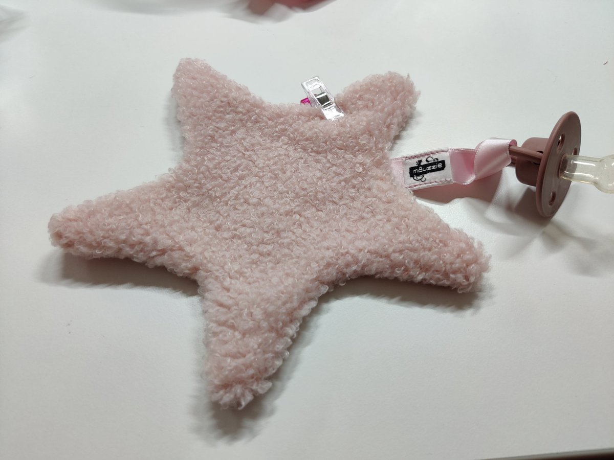 Speldenkussen80's tweet photo. Voor diegene die nieuwsgierig waren...dit zijn ze uiteindelijk geworden 🥰 alleen nog even de zijkant dichtmaken waar ik ze binnenste buiten gedraaid heb en dan klaar!! Mezelf even in de sportkleding heisen voor m'n eGym rondjes en dan zien we wel wat de dag brengt #goedemorgen https://t.co/EwtsRDUfQa