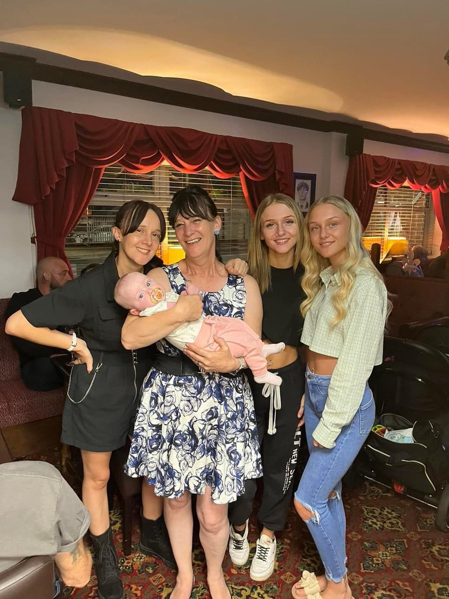 TawnyOwl84's tweet image. Baby, Mum, Nannan and Great- Nannan!! Oh yea and Amy 😂 #fourgenerations #mumof6 #dialysisnurse #youngparents #fulloflife