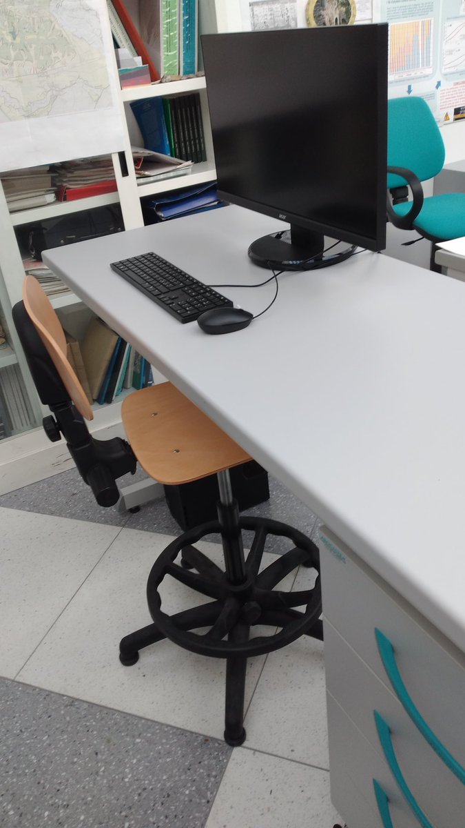 Perigeo_Ins's tweet photo. Office restilying: 2 new workstations and monitor for data visualization and analysis! 👩‍💻 https://t.co/3mTeTxznR7