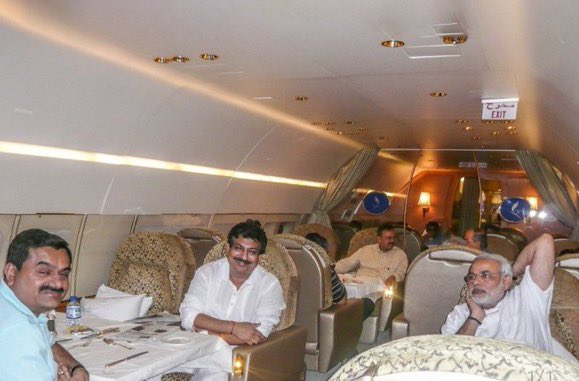 SupriyaShrinate's tweet photo. ये वो फोटो हैं जो राहुल गांधी जी ने सदन में अपने वक्तव्य के दौरान दिखायीं

पर आपने नहीं देखी होंगी क्योंकि कैमरा तो स्पीकर ओम बिरला जी को दिखा रहा था https://t.co/XOFkJ0Q4aH