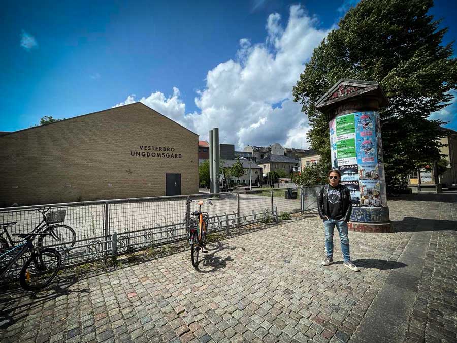 Check out a brand new interview with <a href="/MikeTramp1/">Mike Tramp</a> at his hometown, Copenhagen

rockpages.gr/mike-tramp-the…