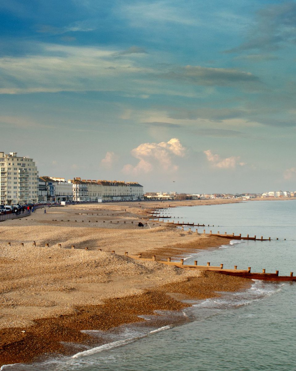 Staycations are dwindling, and so are the jobs in England's seaside towns bloomberg.com/graphics/graph… via <a href="/business/">Bloomberg</a> 

"However, tourism remains the lifeblood of many coastal cities and their jobs markets, feeding 15% to 20% of jobs, according to the National Coastal Tourism Academy"