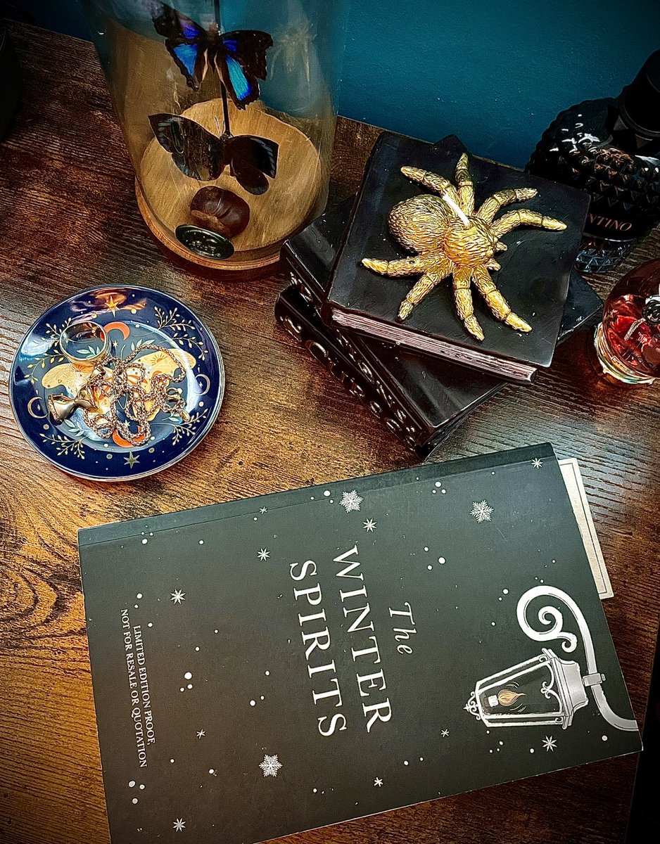 ❄️ My, My, My! ❄️ 👻 What a devilishly delightful collection that is #TheWinterSpirits There are some genuinely haunting tales within these pages, and it was a privilege to read them early! This beauty publishes October by @LittleBrownUK @BooksSphere #BookRecommendations 👻