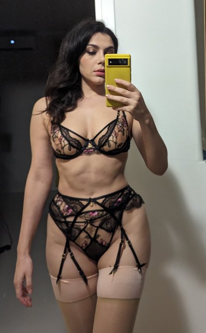 All my links https://t.co/4XzYeSUJB9 https://t.co/3Uzu2mgWjW